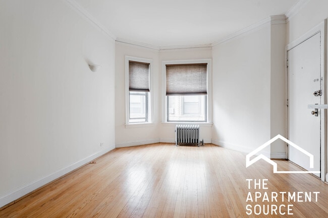 Building Photo - 522 W Surf St