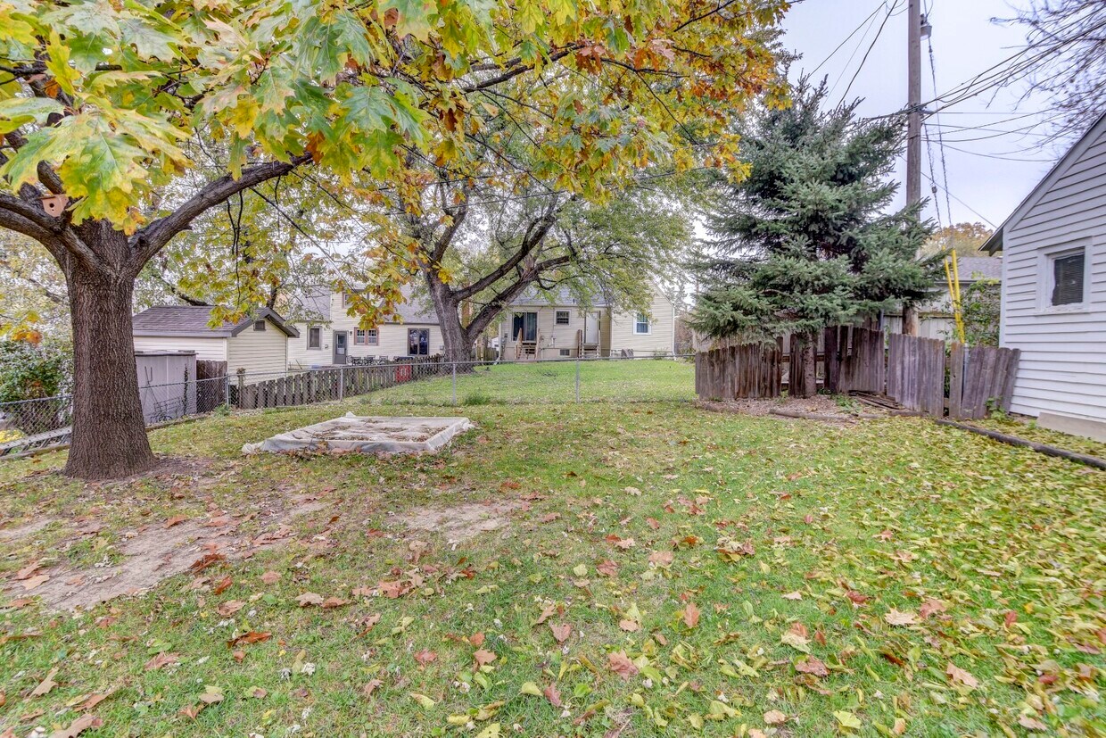 Foto principal - 5210 Rees St