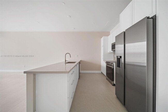 Building Photo - 555 NE 34th St