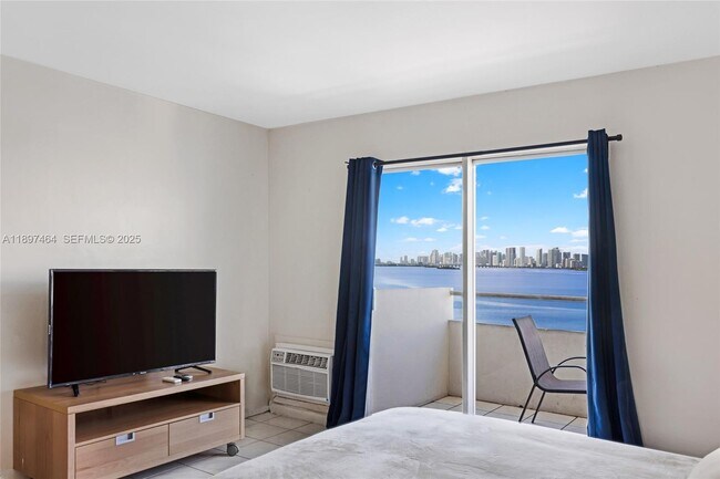 Foto del edificio - 7904 West Dr