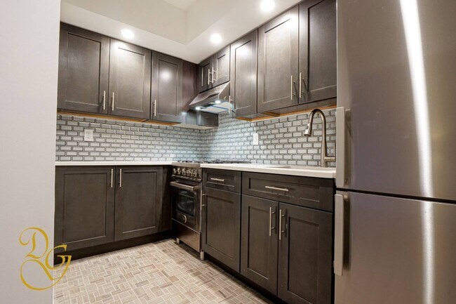 Foto del edificio - 9430 Ridge Blvd