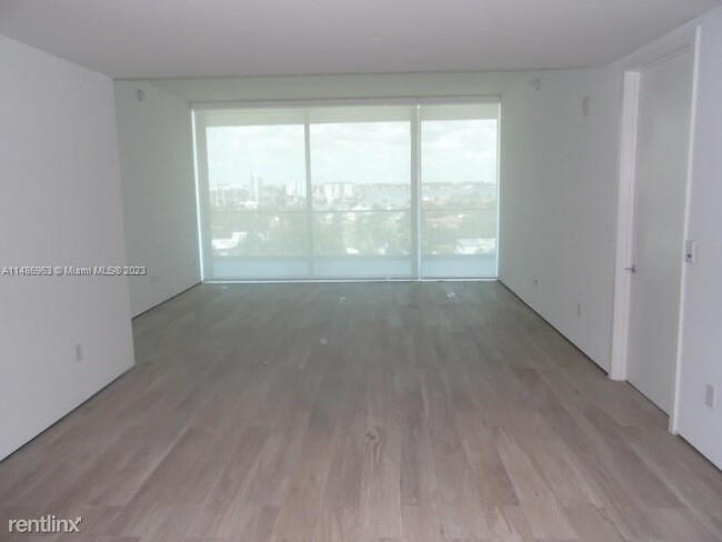 Foto del edificio - 2 br, 2.5 bath Condo - 10203 Collins Ave U...