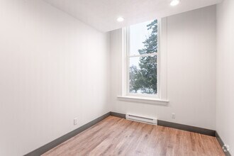 1BR, 1BA - 407 SF - The Academy