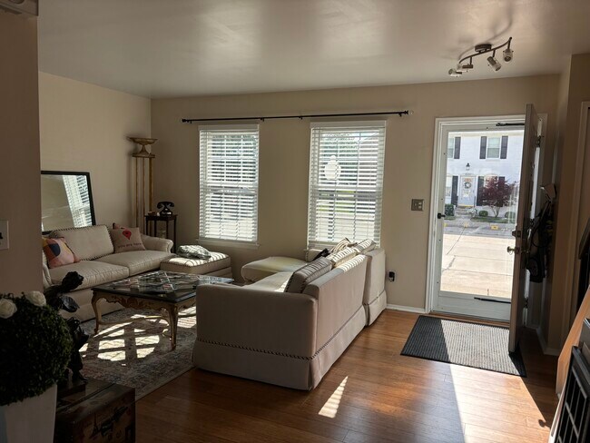 Foto del edificio - 37579 Charter Oaks Blvd