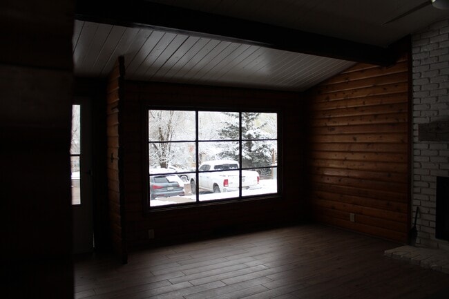 Building Photo - 243 Donegan Rd