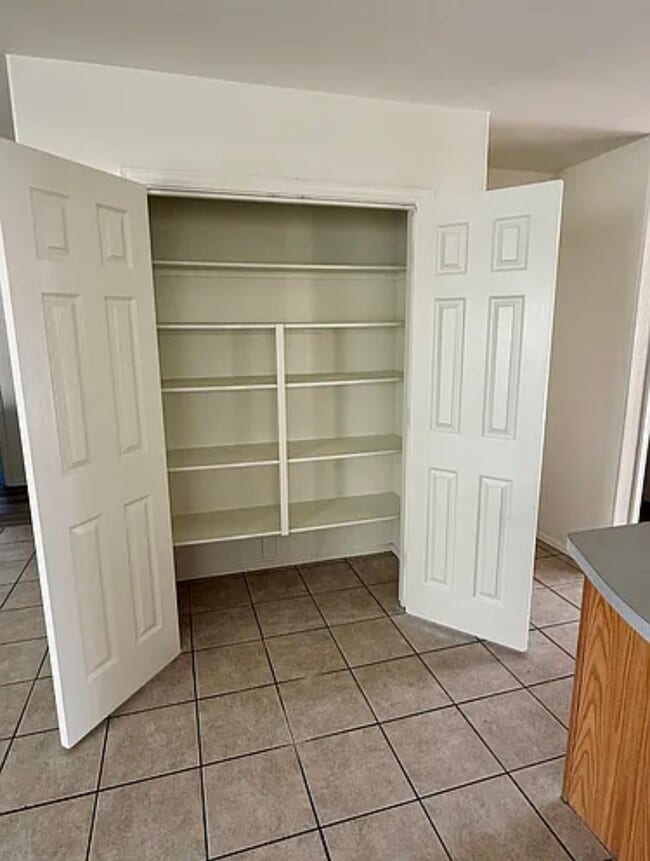 Foto del edificio - 10810 W Edgemont Ave