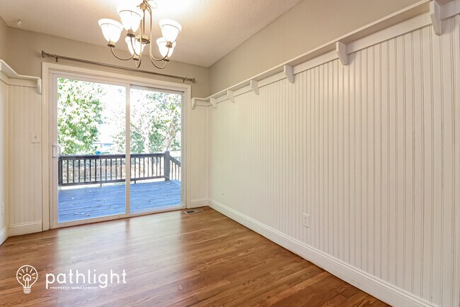 Building Photo - 1400 Cottonwood Dr