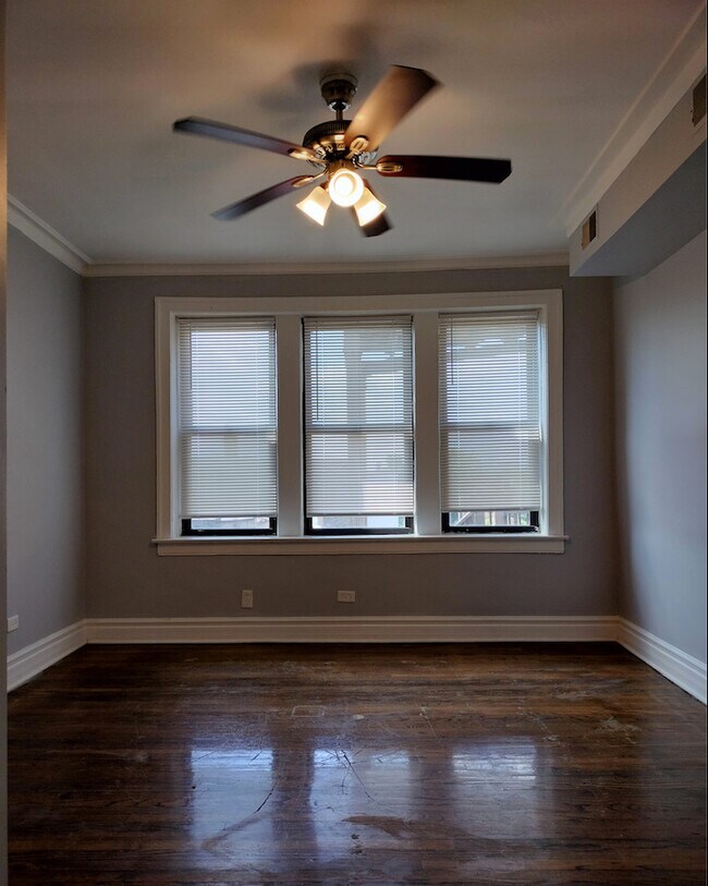 Foto del edificio - 1739 W 80th St