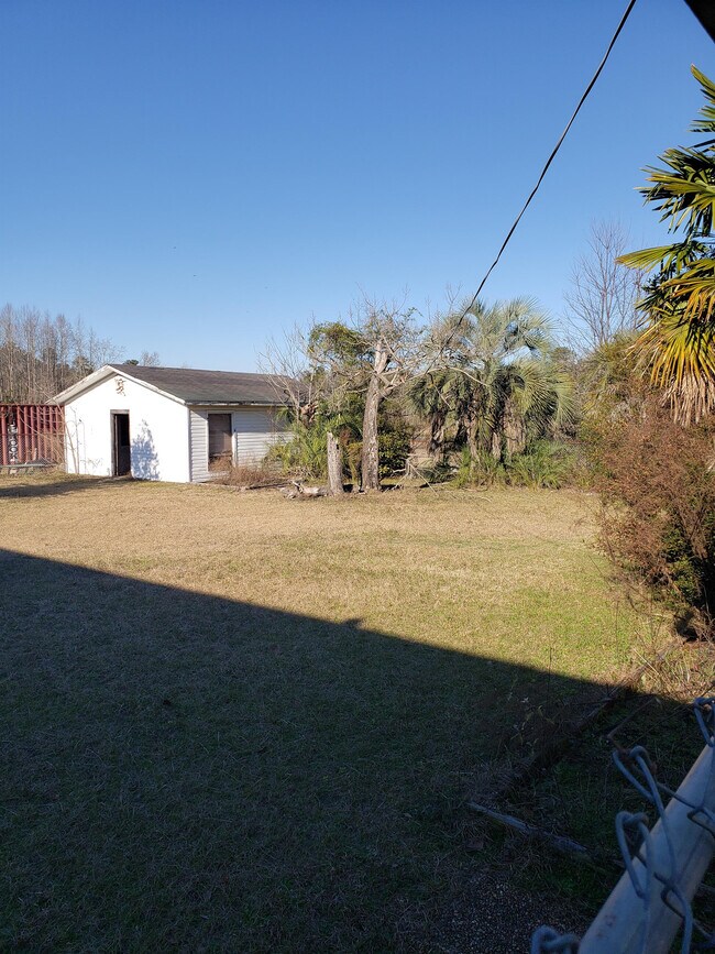 Building Photo - 213 Raven Rd