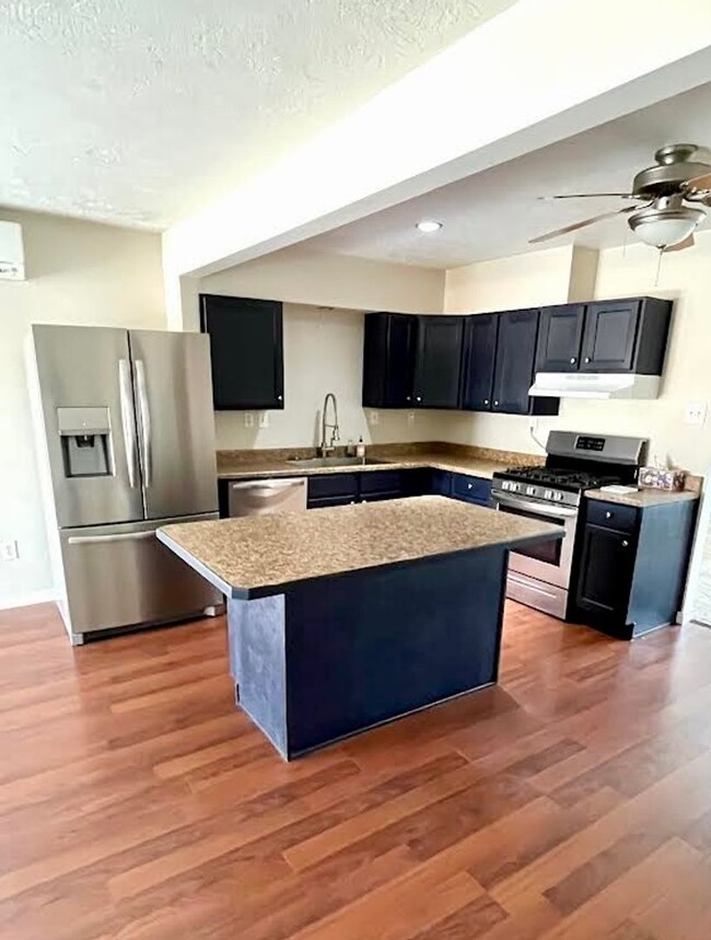 Building Photo - 4 Bedroom/2 Bathroom House in Murray