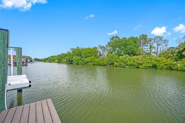 Building Photo - 3913 Doral Dr