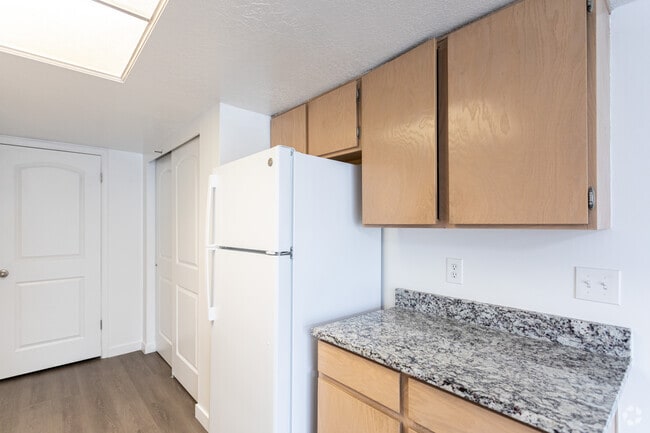 3BR, 2BA - 1,500SF - Kitchen - Stonebridge Apartments