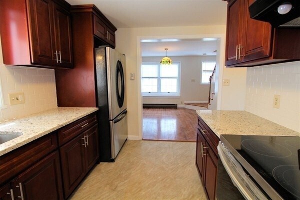 Foto del edificio - 27 Fallon Ct