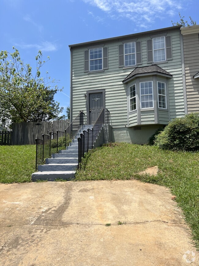 Building Photo - 1877 Barrington Ct