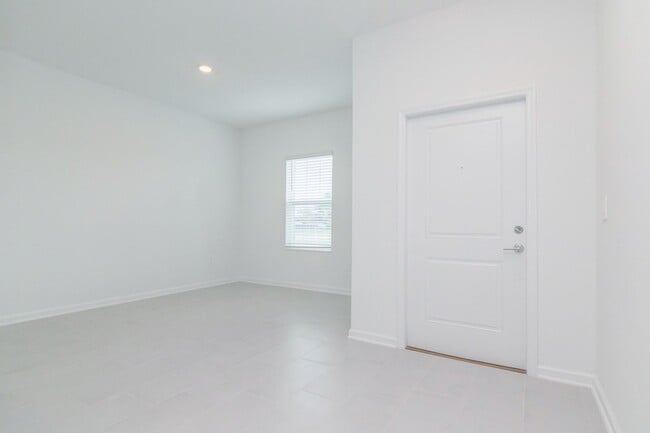 Building Photo - Beautiful 5 bed/3 bath home For Rent at Pi...