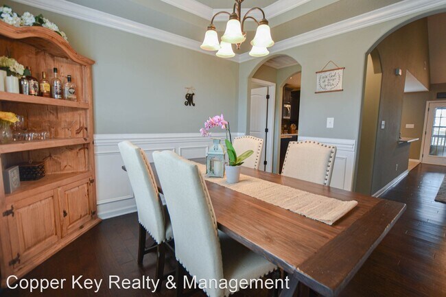 Foto del edificio - 5 br, 3 bath House - 992 Smoots Drive