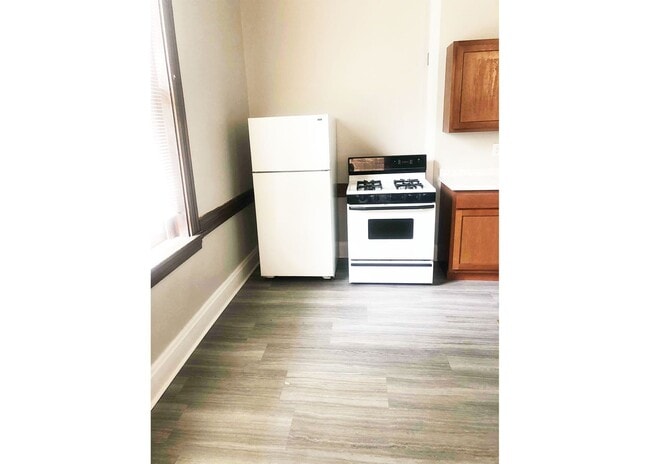 Building Photo - 3255 Bishop St