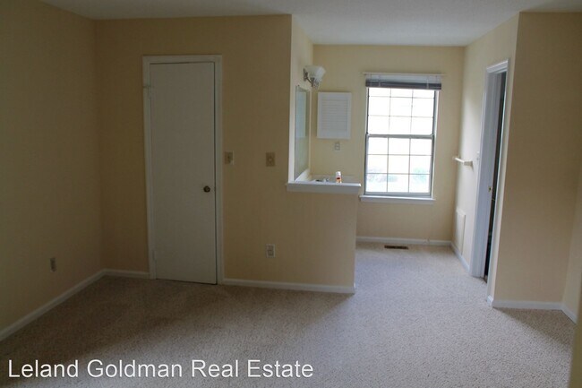 Building Photo - 2 br, 2.5 bath House - 5205 Daphne