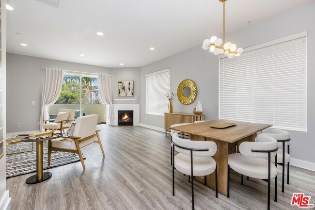 Foto del edificio - 11851 Laurelwood Dr