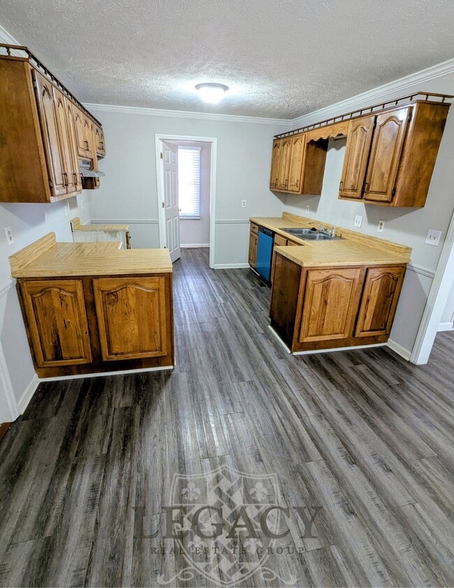 Building Photo - 502 Irongate Blvd