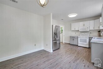 Building Photo - 405 S Baldwin Cir