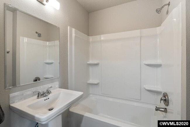 Building Photo - 625 25th St SE