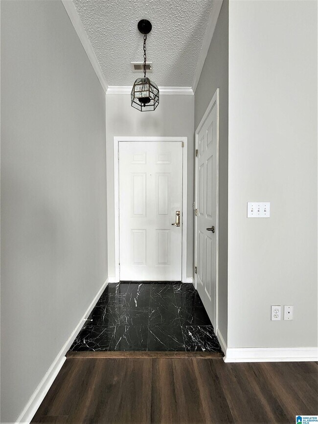 Foto del edificio - 3013 Bowron Rd