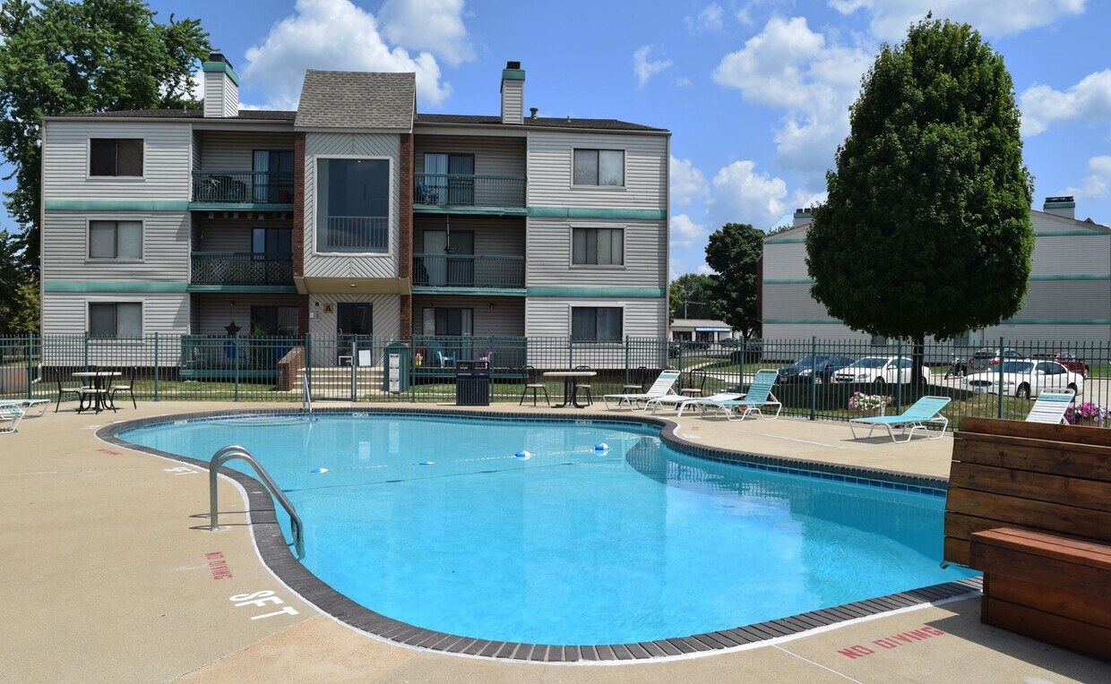 Stonegate Village by Royse + Brinkmeyer 24032503 W Springfield Ave