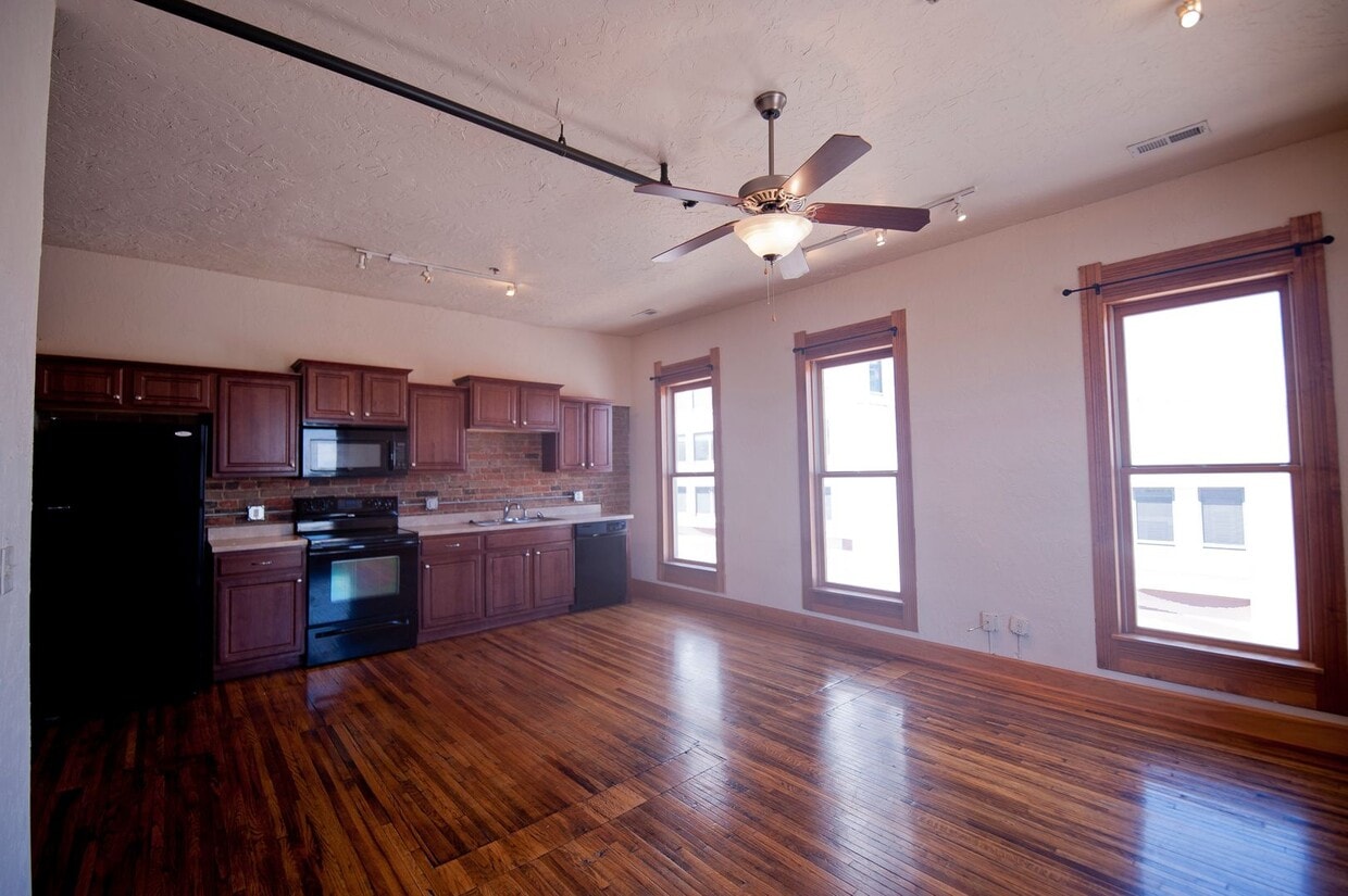 Primary Photo - Park Central Lofts 301