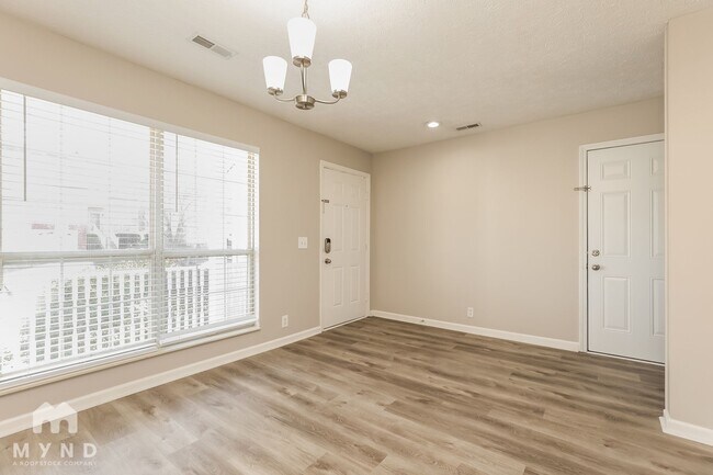 Foto del edificio - 3100 Creekview Ln