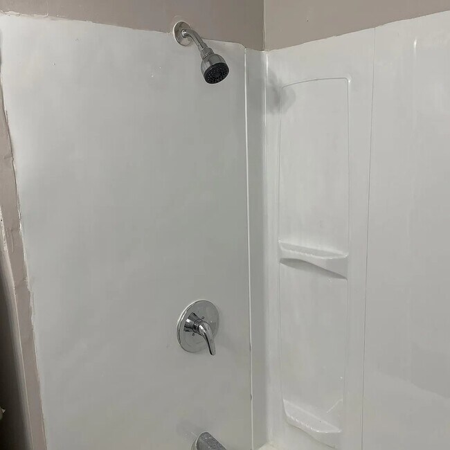 Foto del edificio - 4304 E 164th St