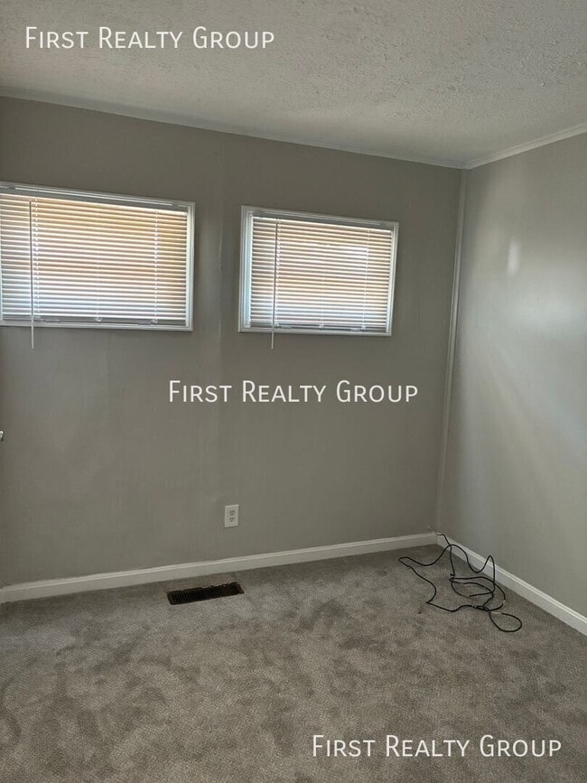 Building Photo - 4905 Porterfield Dr