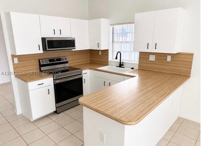 Foto del edificio - 10290 SW 146th Ave