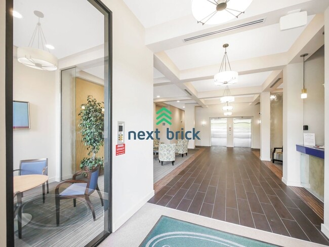 Building Photo - 1 Bed and 1 Bath Stunning Redmond DT Condo...
