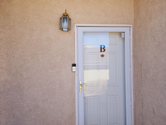 Foto del edificio - 2-bedroom, 2-bathroom condo off Cheyenne M...