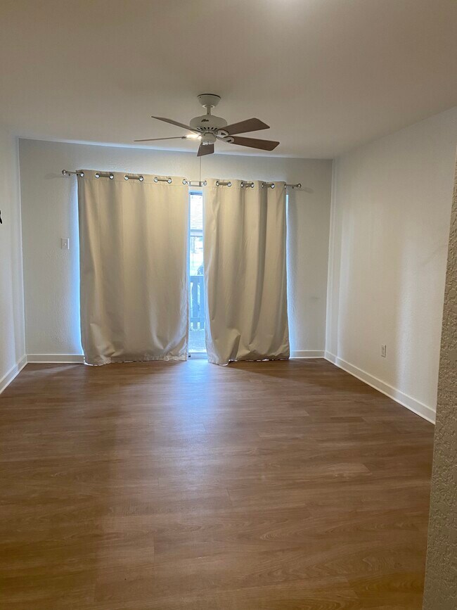 Primary bedroom with patio - 846 Thistledown Dr