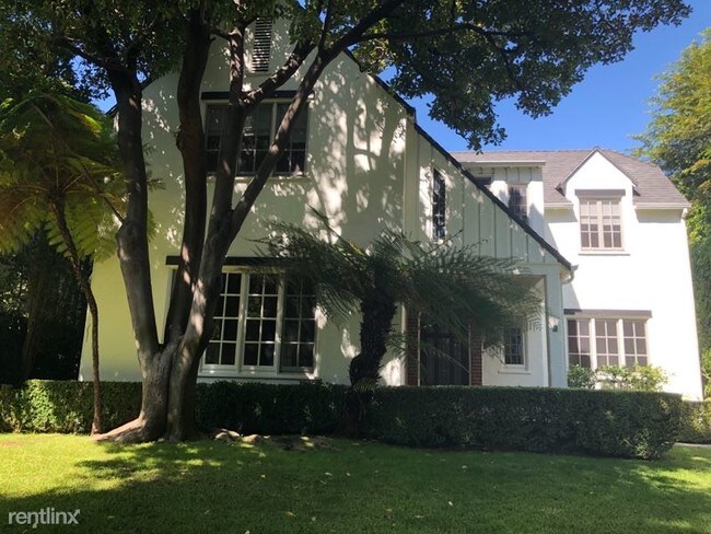 Foto del edificio - 3 br, 3 bath House - 1633 N. Orange Grove Ave