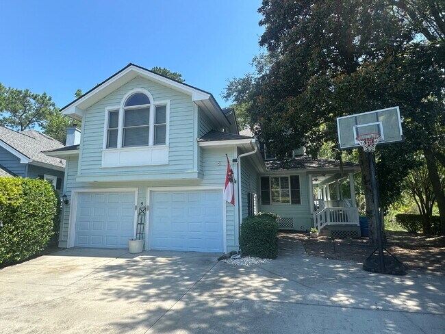 Building Photo - Moss Creek Home with a Gorgeous Water View!