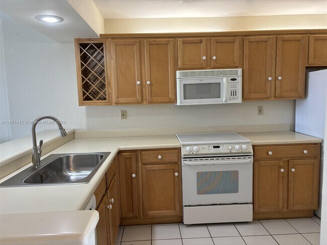 Building Photo - 12 Royal Palm Way