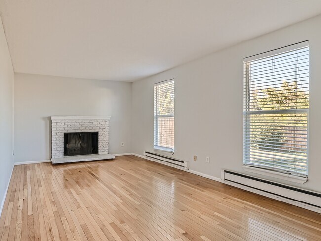 Building Photo - 1184 S Truckee Way