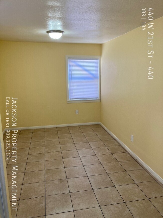 Building Photo - 440 W 21st St