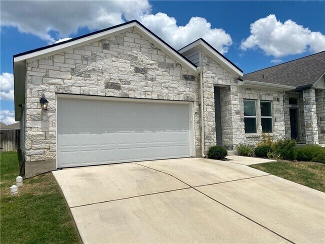 Foto del edificio - 332 Lacey Oak Lp