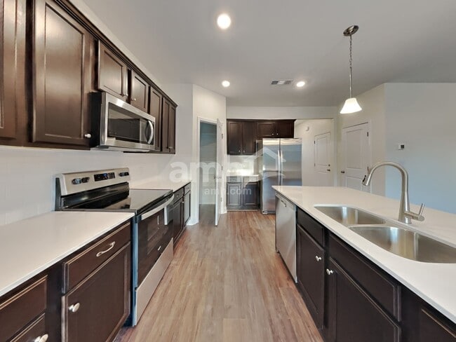 Building Photo - 2120 Williamshire Ln