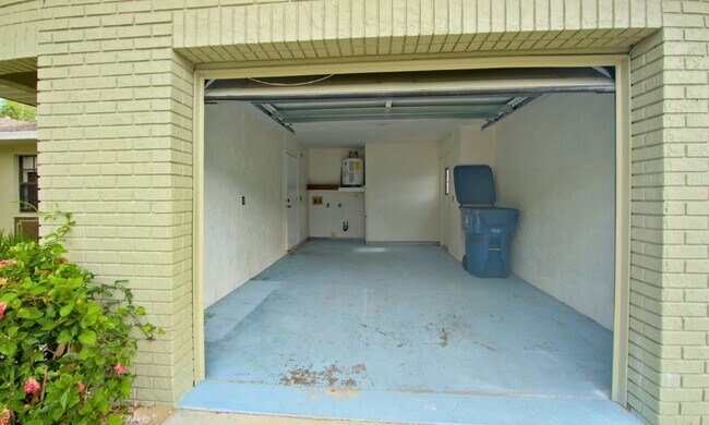 Foto del edificio - 7447 Mead Dr
