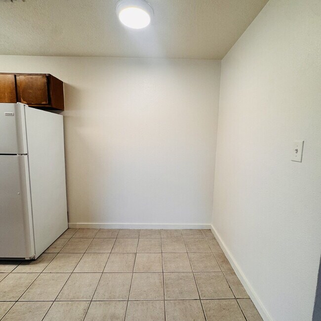 Foto del edificio - Welcome home to your 2 Bedroom | 1 Bathroom Apartment located in Nederland, TX.