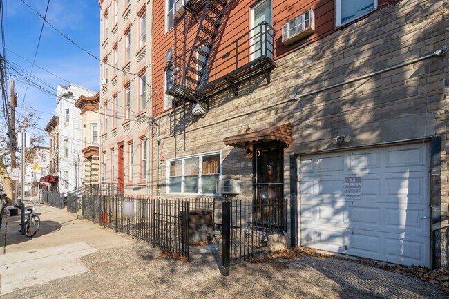 Foto del edificio - 40 Beacon Ave