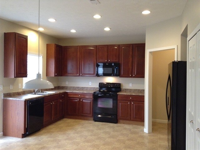 Building Photo - 966 Ally Way