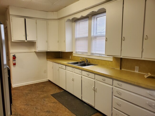 Building Photo - 811 Vine Pl