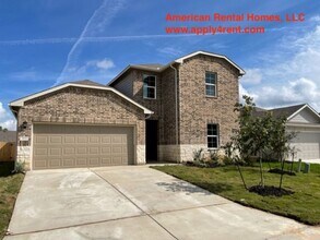 Building Photo - 909 Armadillo Dr