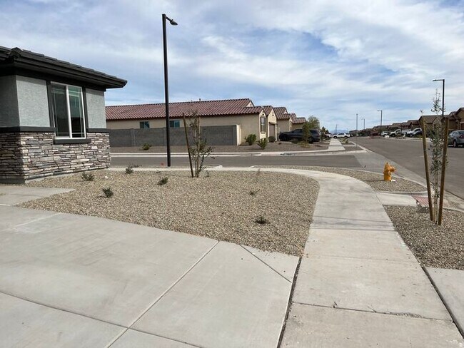 Foto del edificio - 17806 W Via De Luna Dr - 3BR 2.5BA -